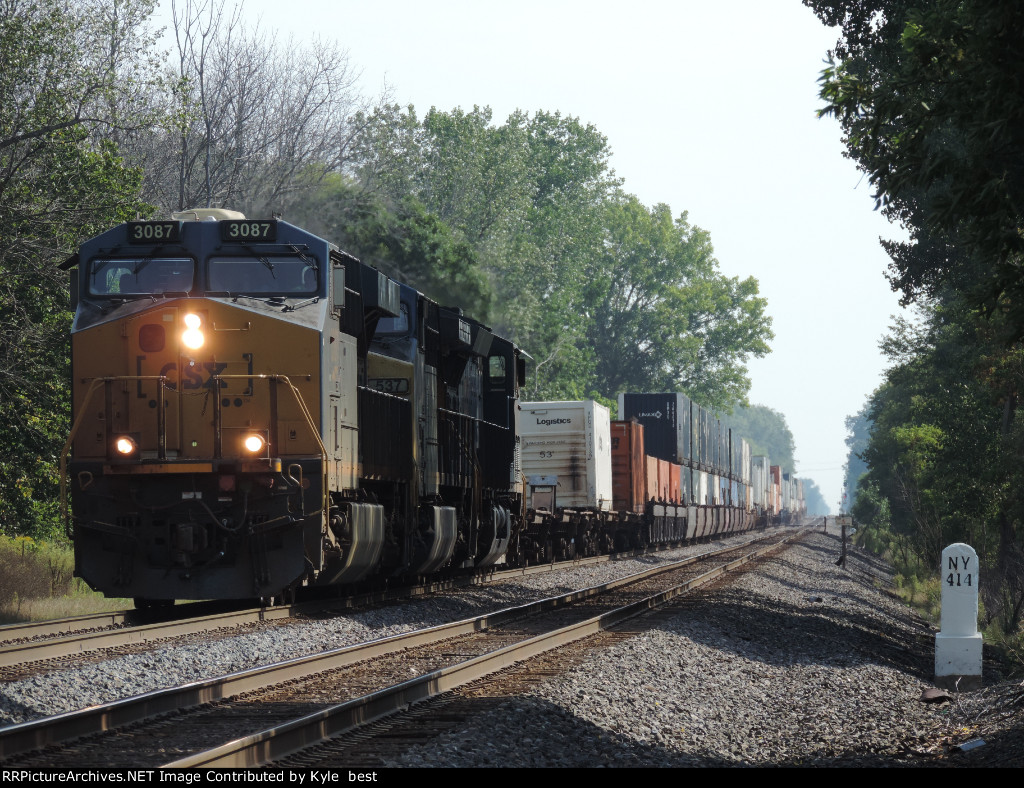 CSX 3087 on I017